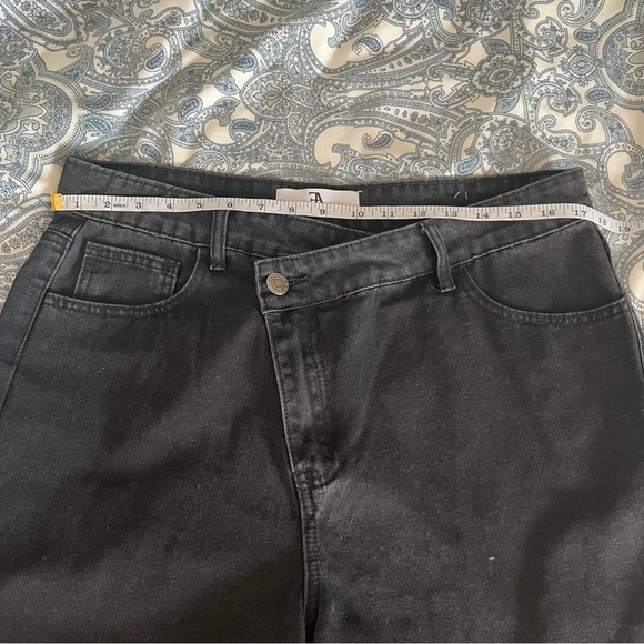 NWOT Flying Angel Asymmetric Women's Black Denim Shorts SZ 32 - Picture 4 of 7